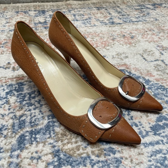 PRADA- Tan Leather Pump with Silver Logo Buckle Women’s Size 39.5 Heels - Picture 1 of 10